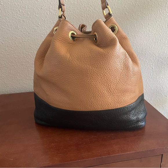 MK saddle and black soft leather Drawstring Bucket Bag - Picture 4 of 9